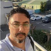 Professeur particulier donne cours de soutien au étudiants